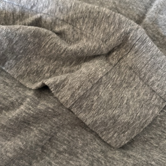 NWOT Fear of God Gray Long Sleeve Tee with Crew Neck and Relaxed Fit - Picture 4 of 4